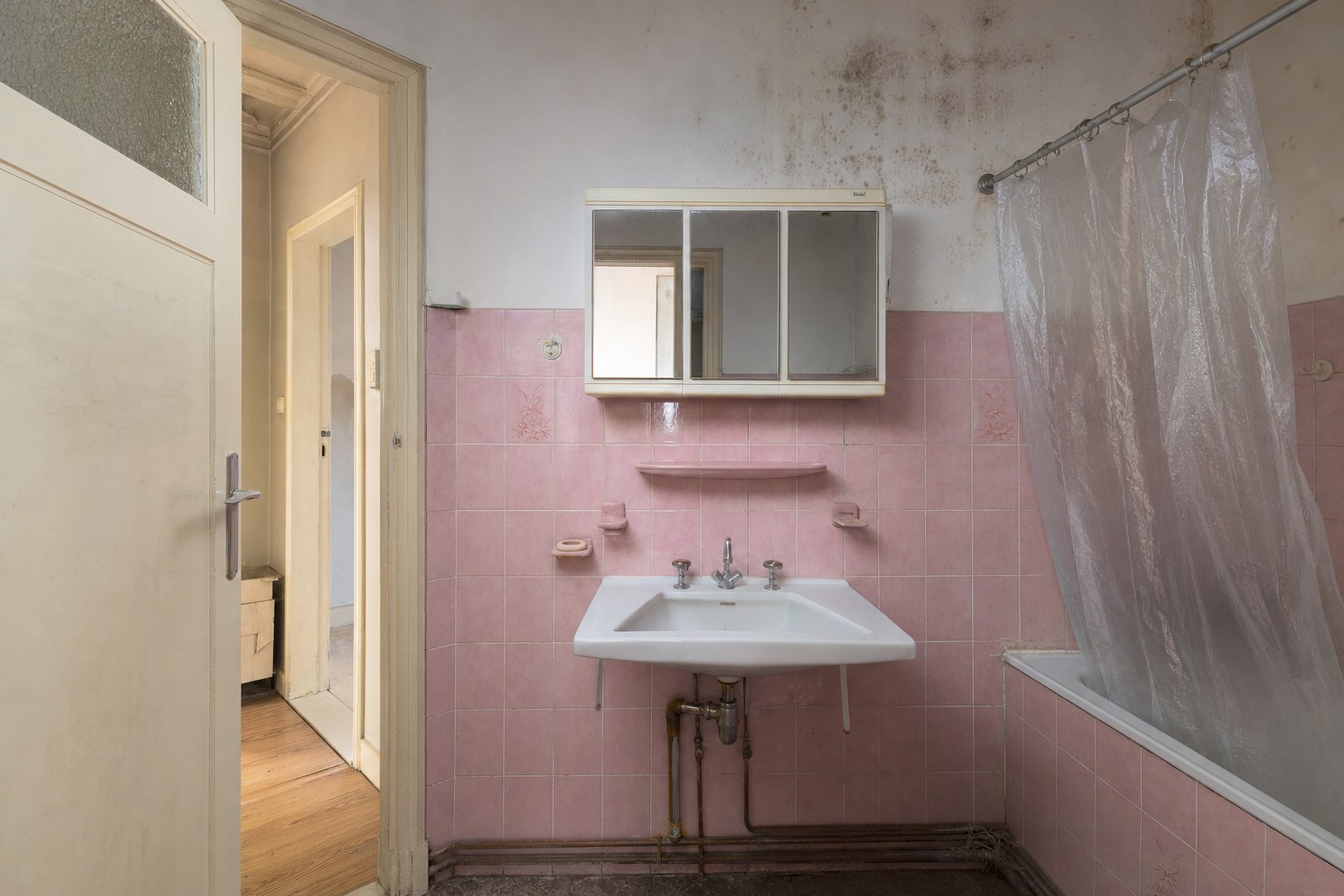 Thermae Suite — before